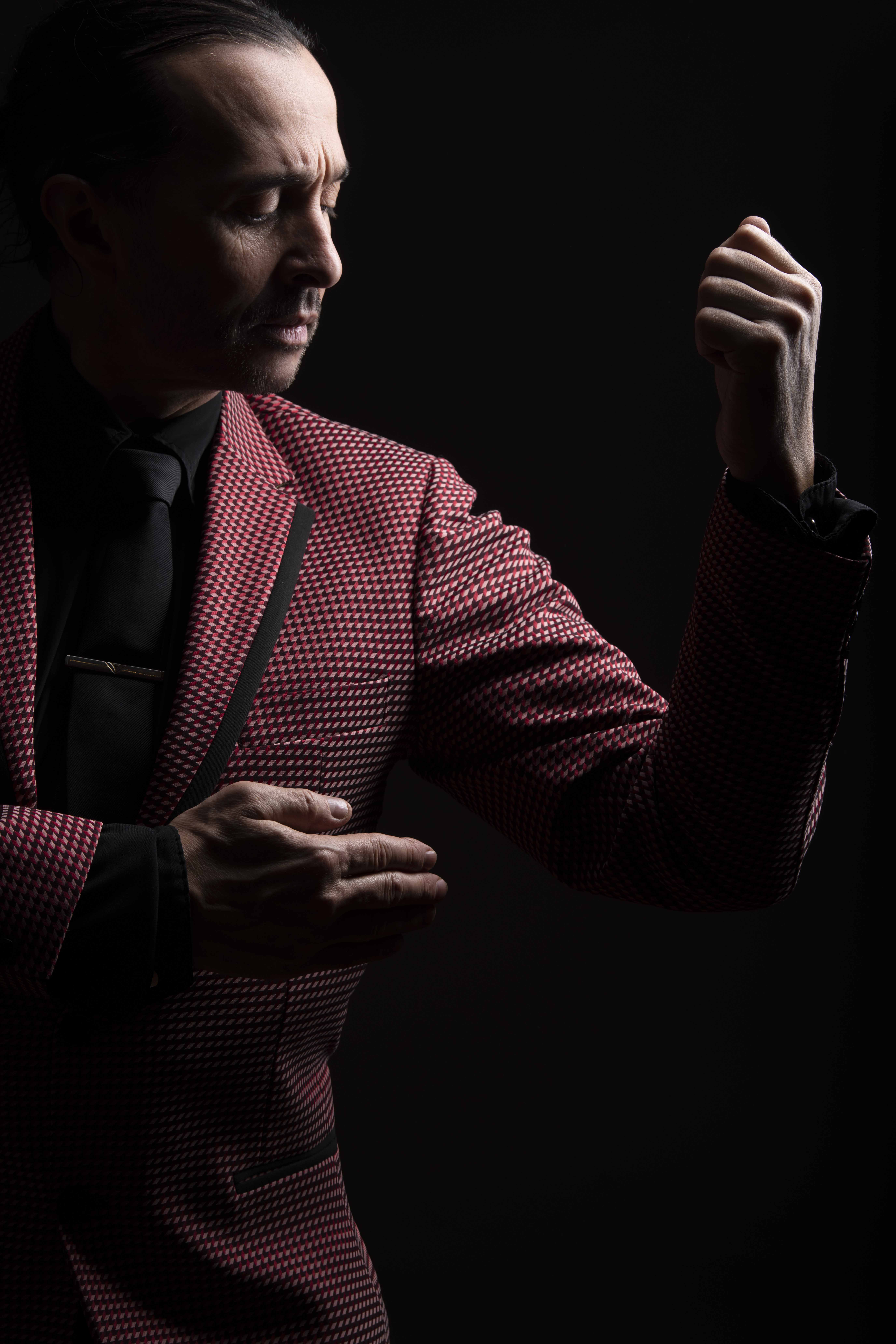 Sesion fotografica : Federico Paleo-Buenos Aires-2021-Vestuario: Miguel Mancera